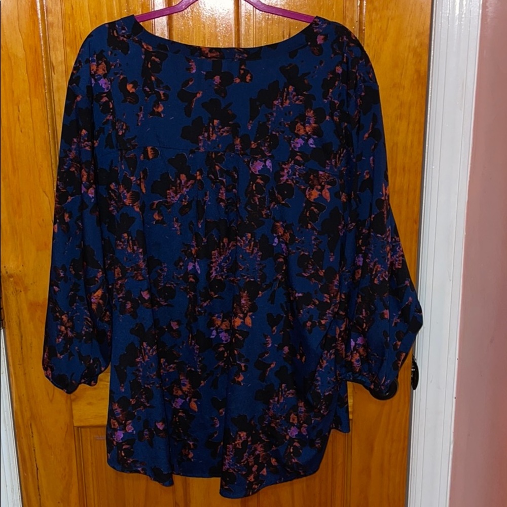 Plus size -Blue patterned blouse - Picture 5 of 5
